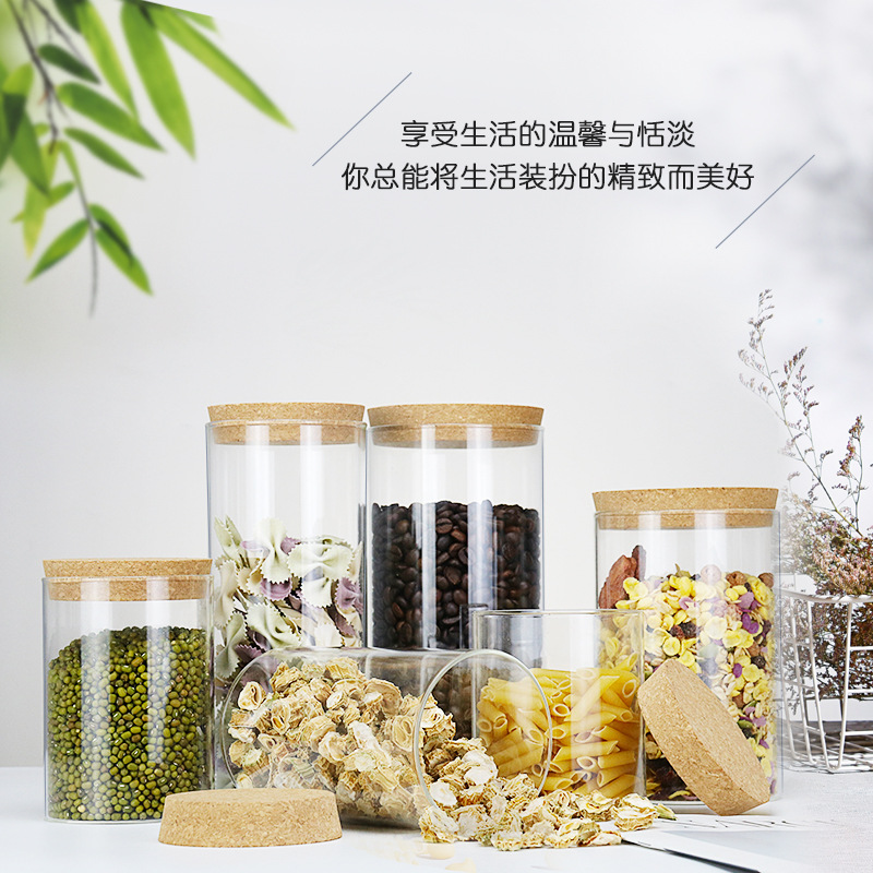 Sealed glass lunch box with bamboo lid High borosilicate glass food preservation box in kitchen