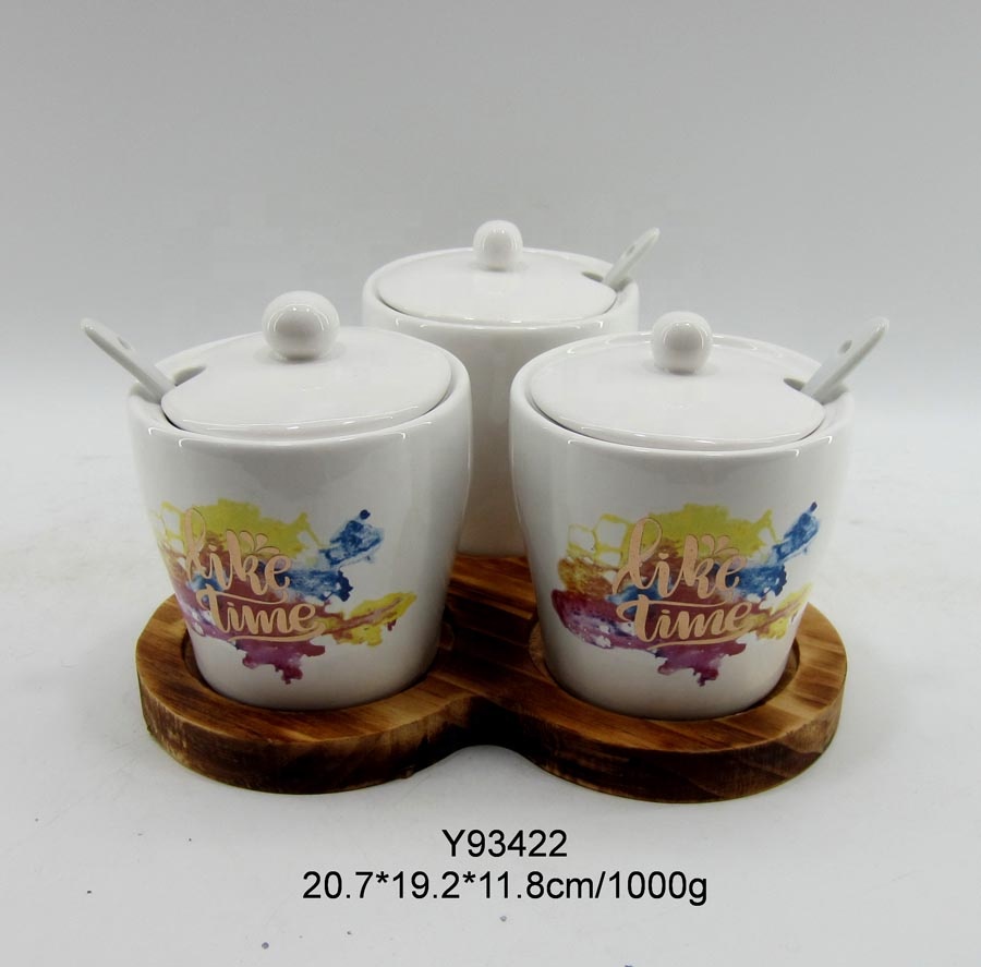 Set of 5 ceramic storage jars with lid and spoon