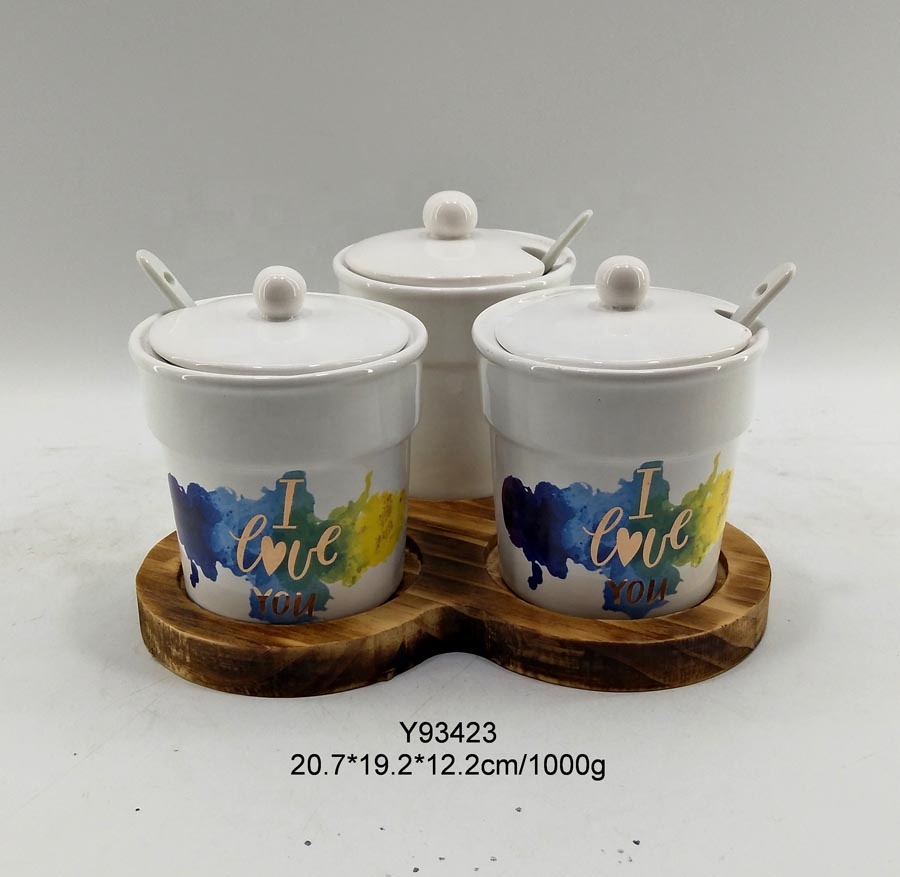 Set of 5 ceramic storage jars with lid and spoon