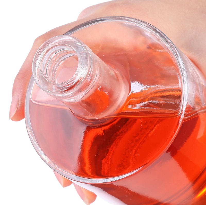 Shape Empty Whiskey Bottle Transparent Simple Smooth High Capacity 750ml round cork wine empty whiskey glass bottle