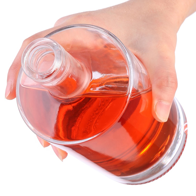 Shape Empty Whiskey Bottle Transparent Simple Smooth High Capacity 750ml round cork wine empty whiskey glass bottle