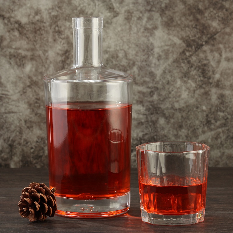 Shape Empty Whiskey Bottle Transparent Simple Smooth High Capacity 750ml round cork wine empty whiskey glass bottle
