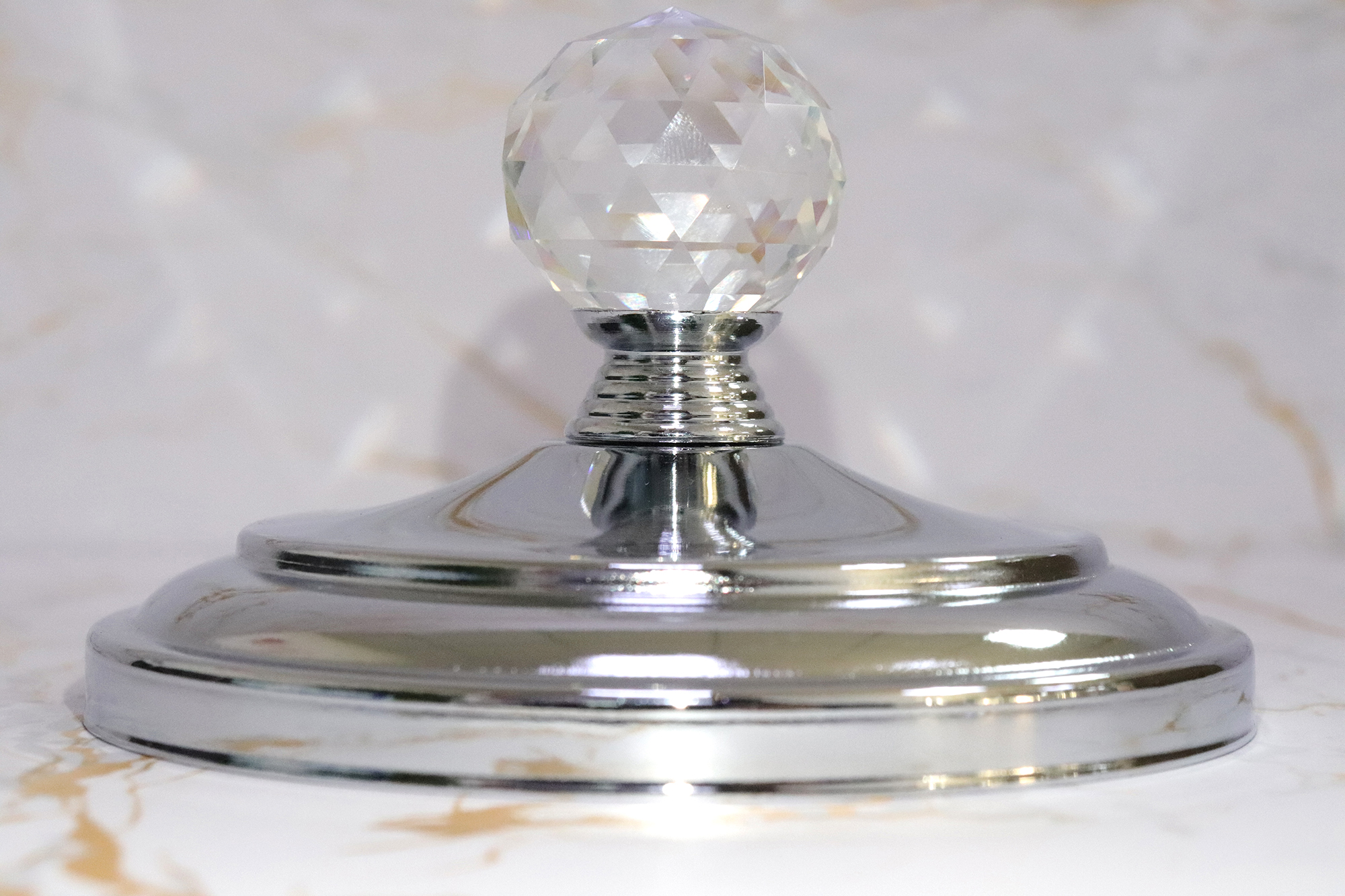 Shining Decorative Crystal Terrarium Clear 500ml Round Custom Cookie Candy Storage Colored Glass Containers Jar with metal lid