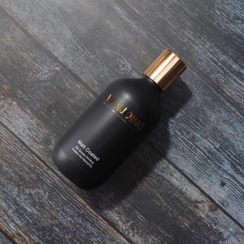 Shinning Gold Logo Matt Black Plastic Bottles And Plastic Jars For Body Wash Bottle Shampoo Packaging Hair Cream Wax