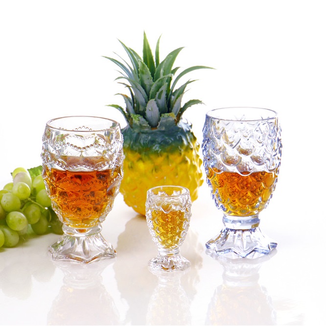 Short foot glass shot sculpture elegant glass bottle for wine liquor