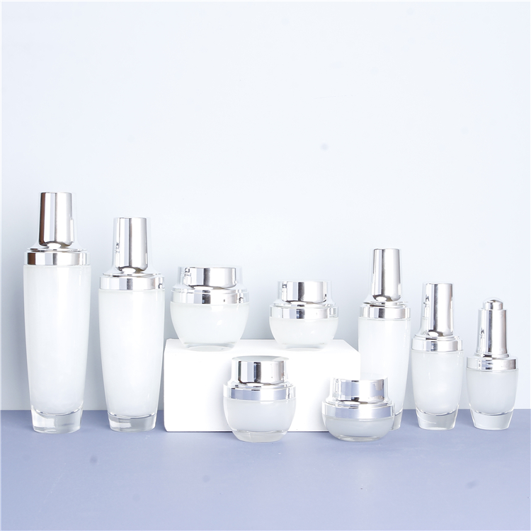 Showy Frosted cosmetics glass bottle set with white pump