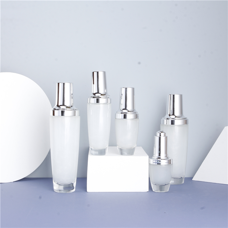 Showy Frosted cosmetics glass bottle set with white pump