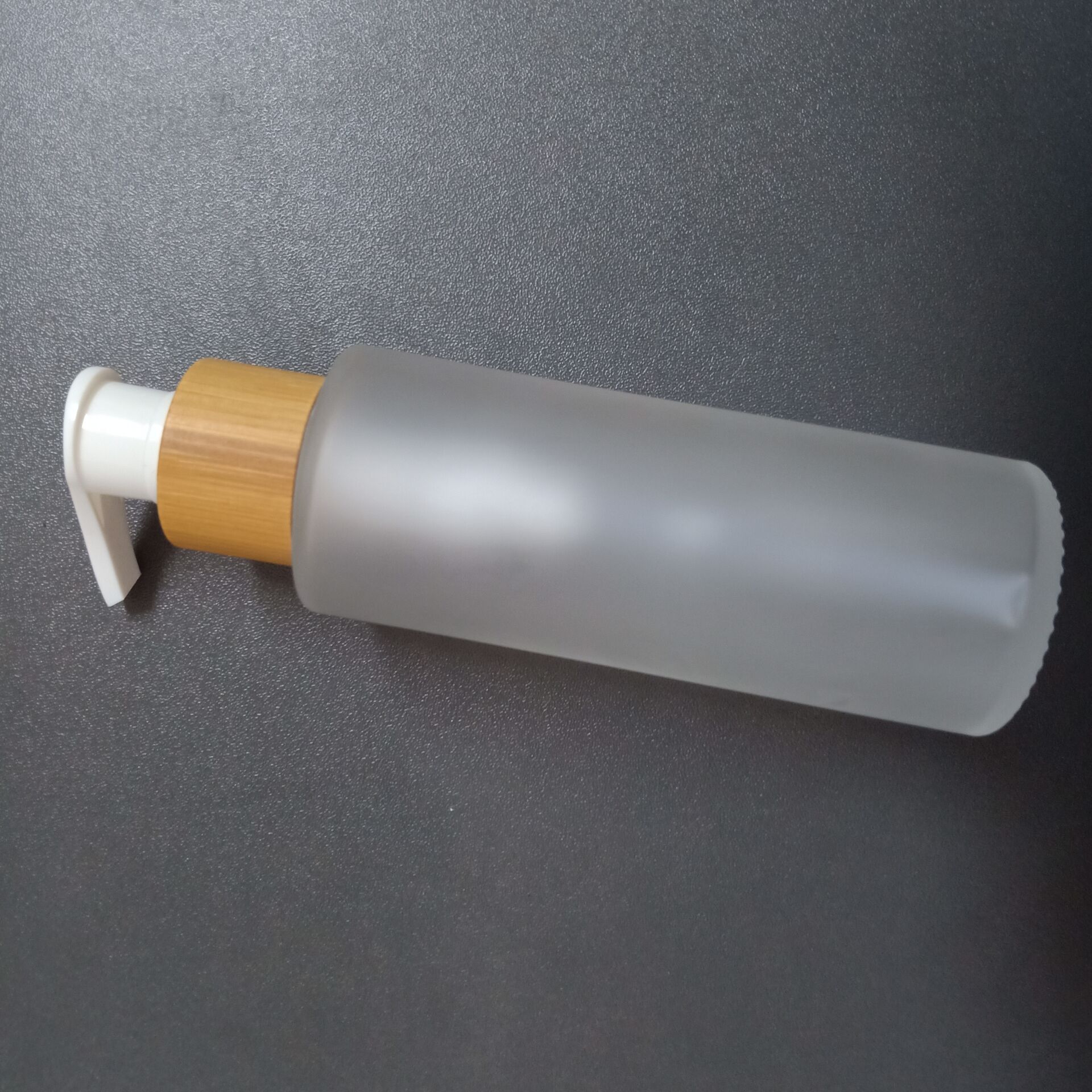 Skin Care Cream Use 30ml 50ml 100ml 120ml 150ml cosmetic frosted glass lotion serum vacuum toner pump bottle with bamboo cover