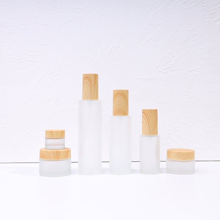 Skin care cosmetic bottle 100ml 120ml spray glass bottle cosmetics containers and packaging