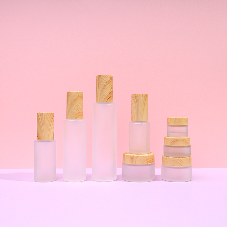 Skin care cosmetic bottle 100ml 120ml spray glass bottle cosmetics containers and packaging