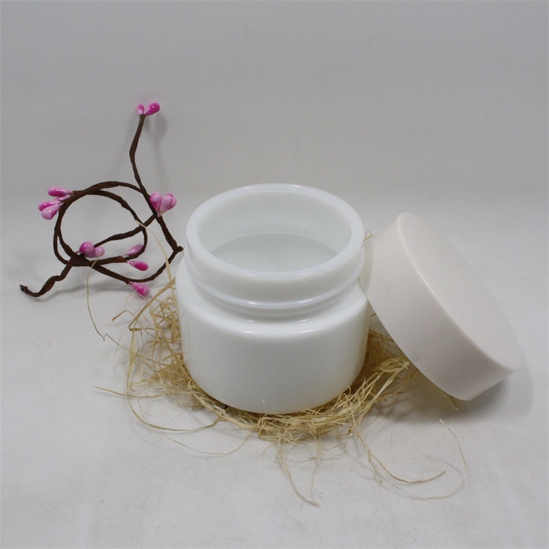Skin care cosmetic high quality white porcelain ceramic cream jar with white plastic screw cap cosmetic jar