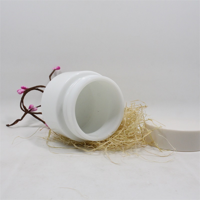 Skin care cosmetic high quality white porcelain ceramic cream jar with white plastic screw cap cosmetic jar