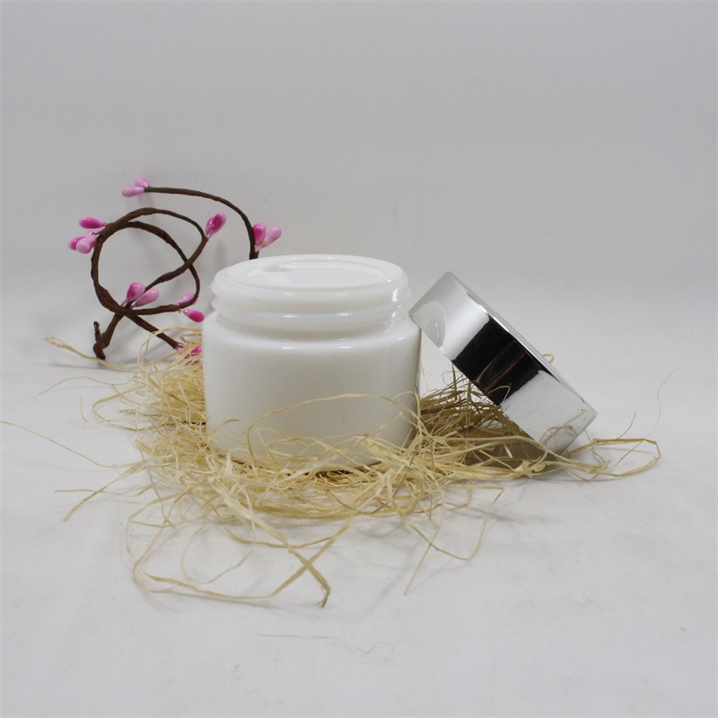 Skin care cosmetic high quality white porcelain ceramic cream jar with white plastic screw cap cosmetic jar