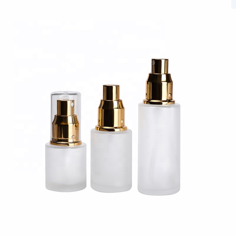 Skin care lotion toner 30ml 50ml 60ml 100ml 120ml flat shoulder frosted clear glass spray bottle with gold silver sprayer pump