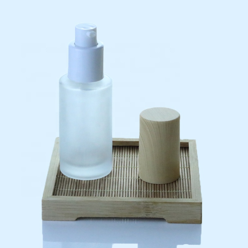 Skin care packaging 30ml 50ml 100ml flat round glass serum bottle with wood pump (EPG27)