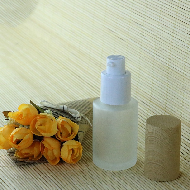 Skin care packaging 30ml 50ml 100ml flat round glass serum bottle with wood pump (EPG27)
