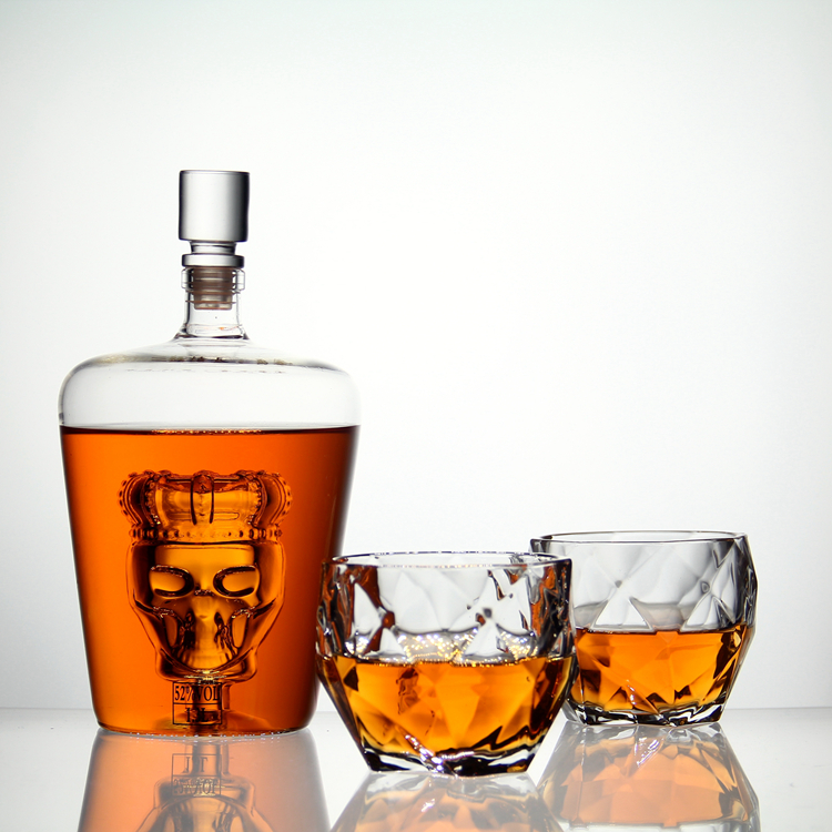Skull Glass bottle liquor bottle for the vodka whiskey with glasses