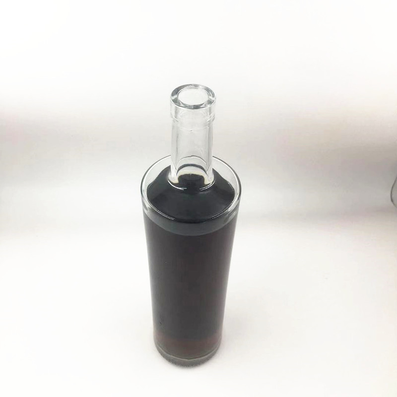 Slim glass bottle empty round 70cl 700ml super flint tall glass bottle flat shoulder spirit glass bottle with long neck