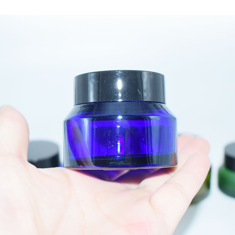 Slope Shoulder Cream Matte Black glass jar 30g with plastic screw cap easy open lid good quality