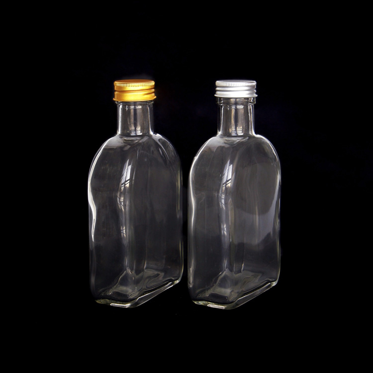 Small MOQ 100ml 200ml 250ml 300ml Flat Hip Flask Glass Bottle For Beverage Cold Brew Coffee With Screw Lid