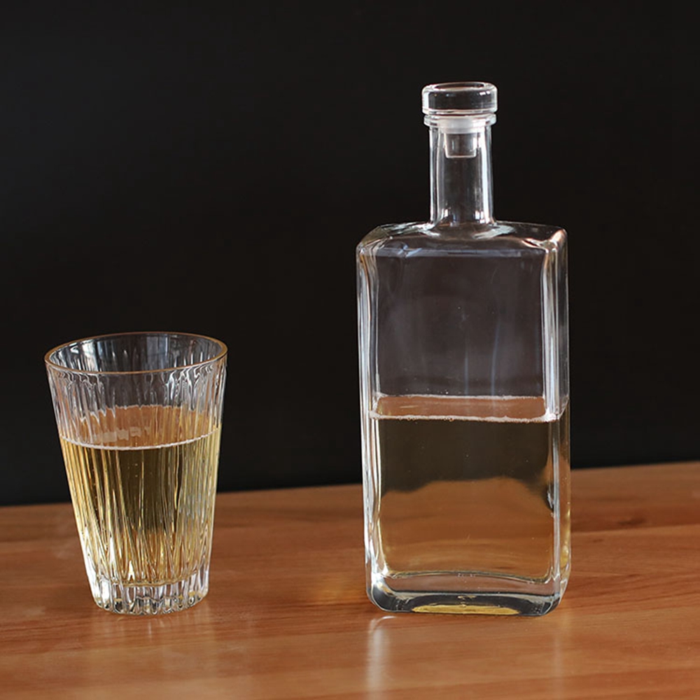 Small mini glass square flat glass bottle 100ml 200ml 300ml custom logo empty luxury spirit bottle alcohol