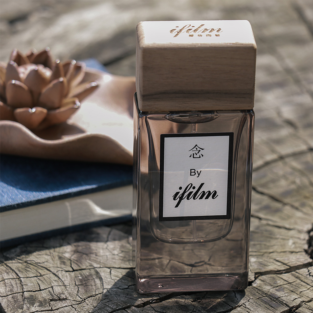 Special 3d printing customized pattern hand polish crystal clear glass perfume bottles