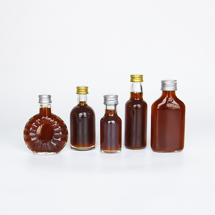 Spot Wholesale High-grade 30ml 50ml100ml Transparent Mini Spirit Liquor Glass Bottle For Whisky Rum