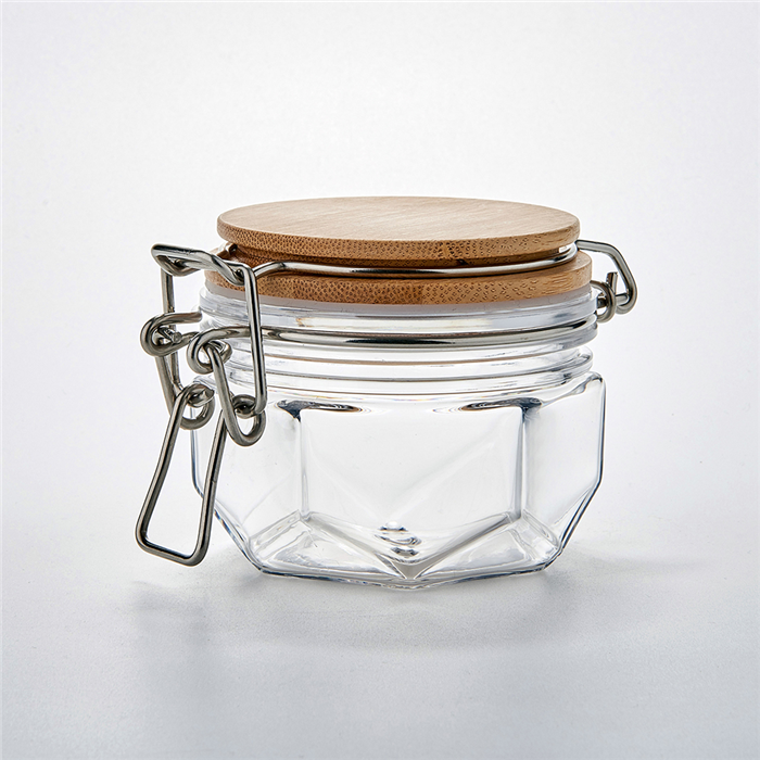 Square small plastic cruet bottle with hole metal lid for restaurant or home use