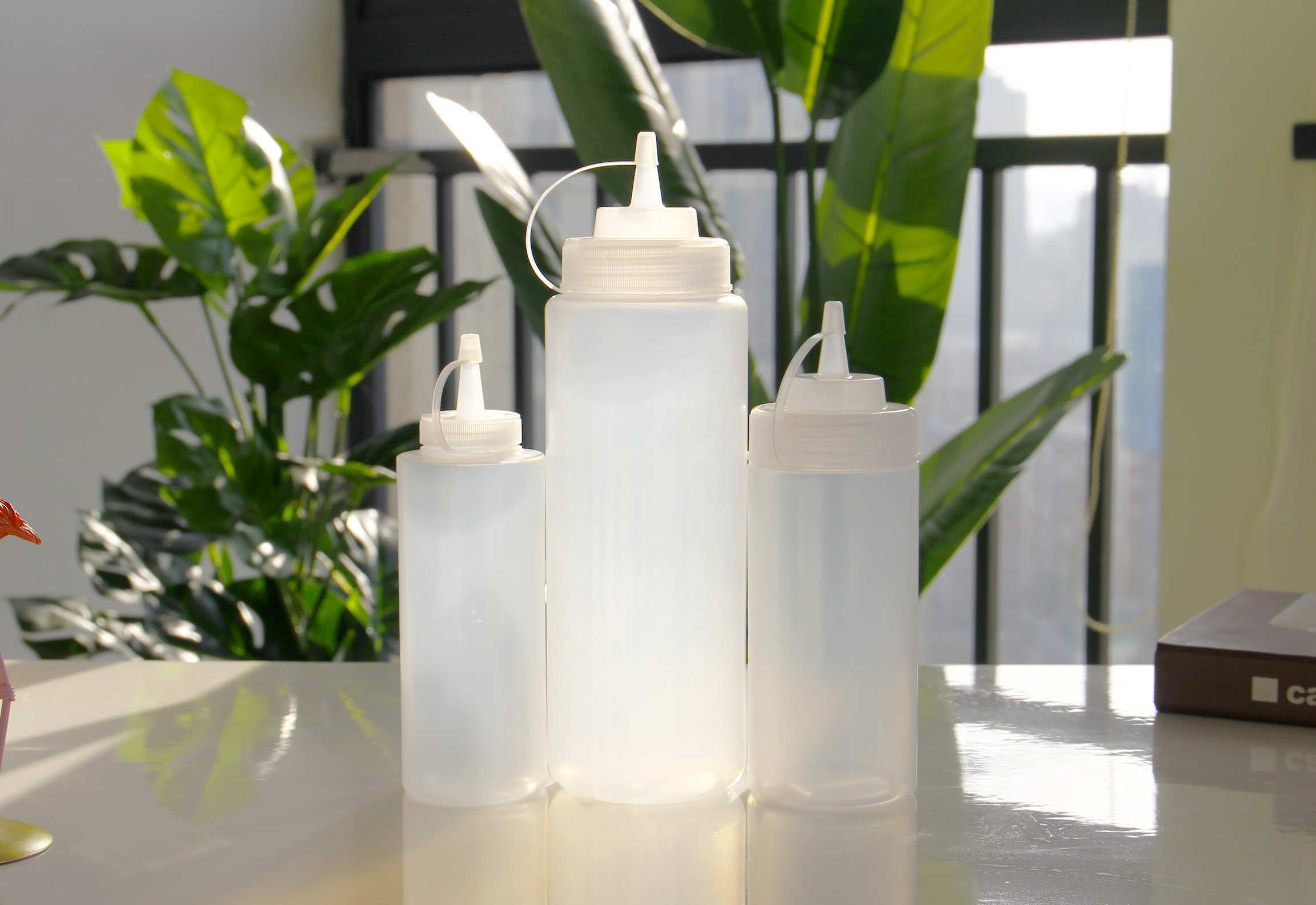 Squirt Squeeze Swizzle Bottle Multipurpose Plastic Storage Bottles & Jars Glass Screw Metal Lid Customized Logo Cover Acceptble