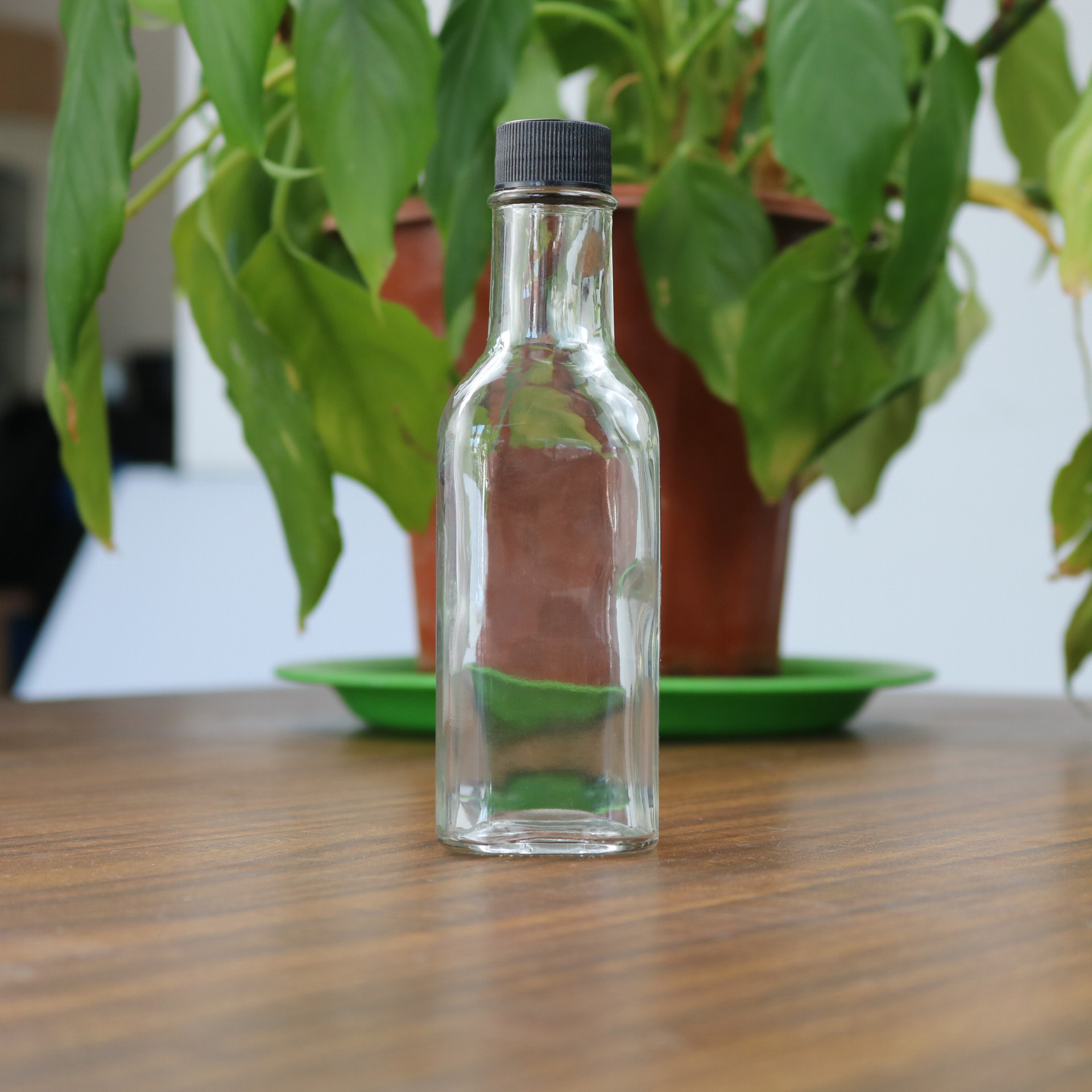 Stock cheap clear glass tabasco bottle 5oz 150ml hot sauce woozy glass bottle with leak proof screw cap and dropper insert