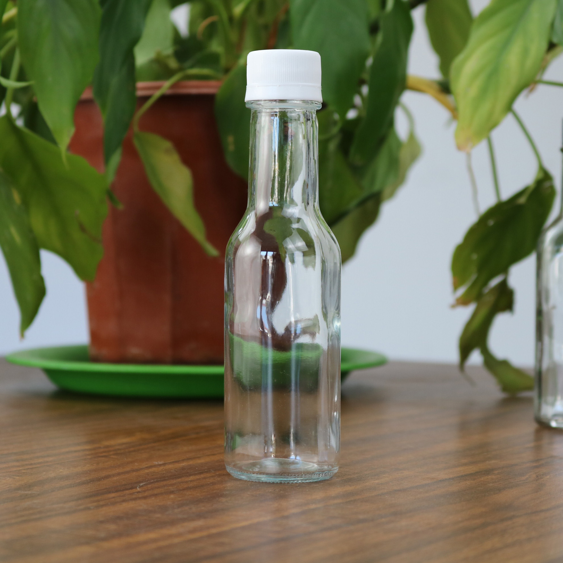 Stock cheap clear glass tabasco bottle 5oz 150ml hot sauce woozy glass bottle with leak proof screw cap and dropper insert