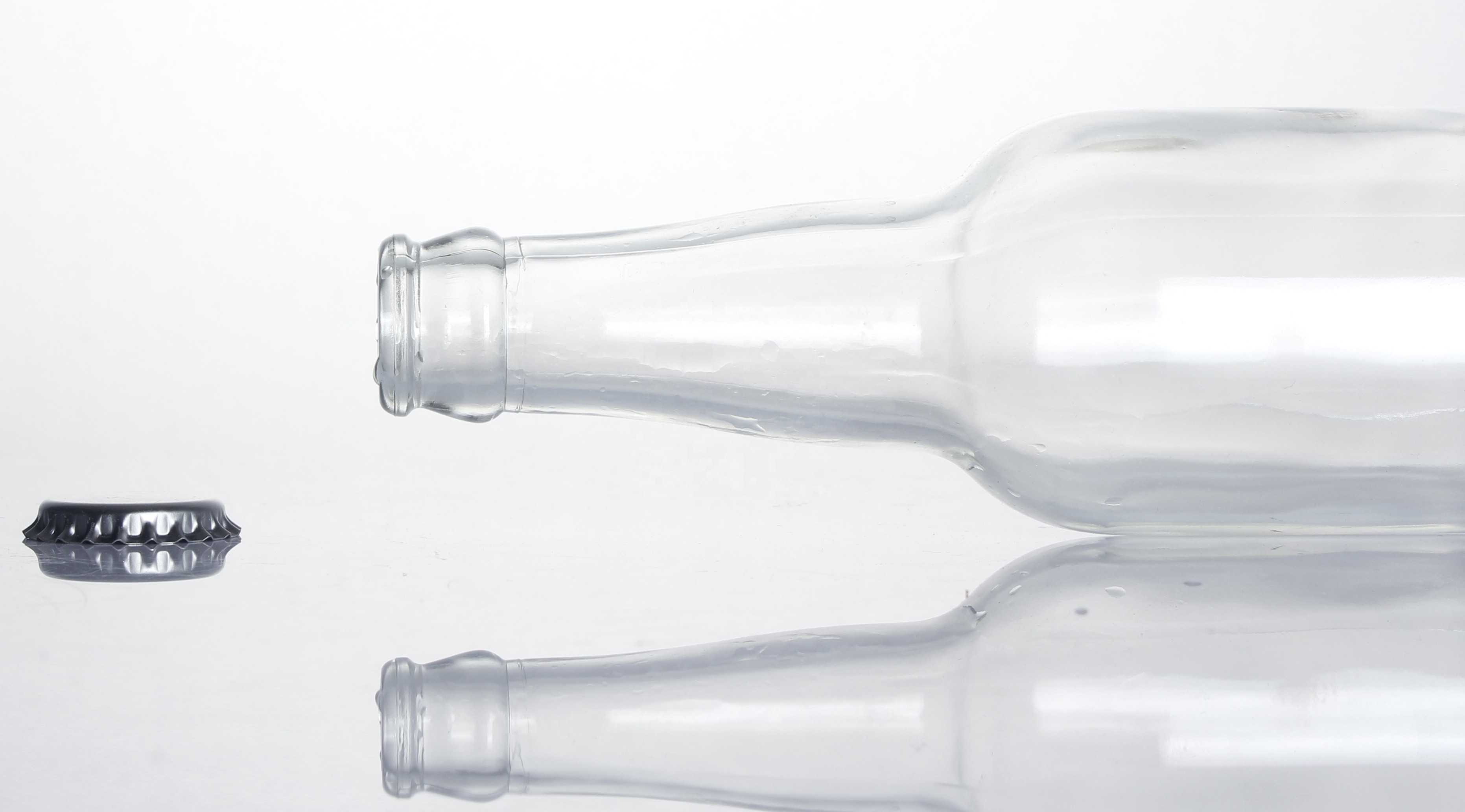 Stocked 330ml clear transparent empty sparking soda water carbonate beverage cocktail breezer beer glass bottle with lid
