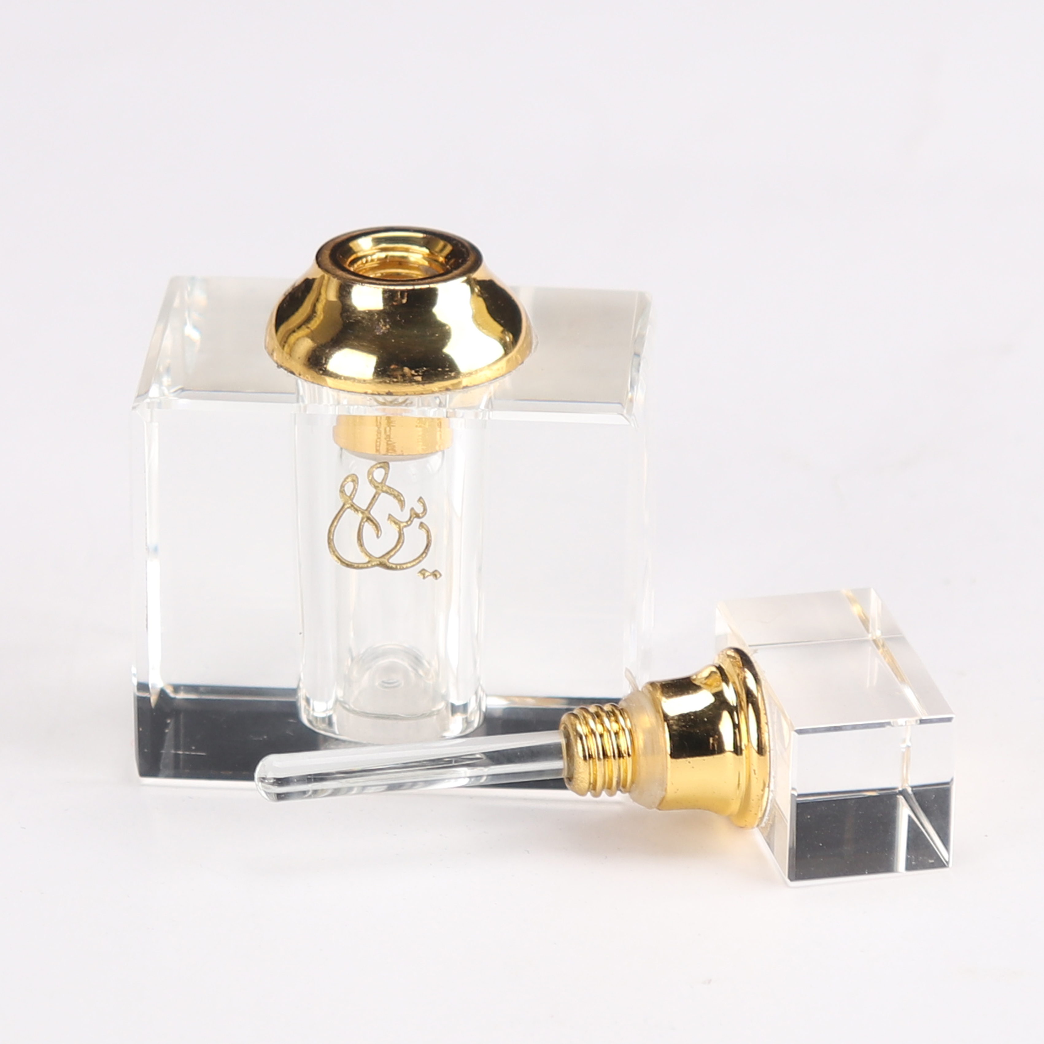 The latest design of gold crystal high-grade perfume bottle crystal perfume bottle essential oil bottle