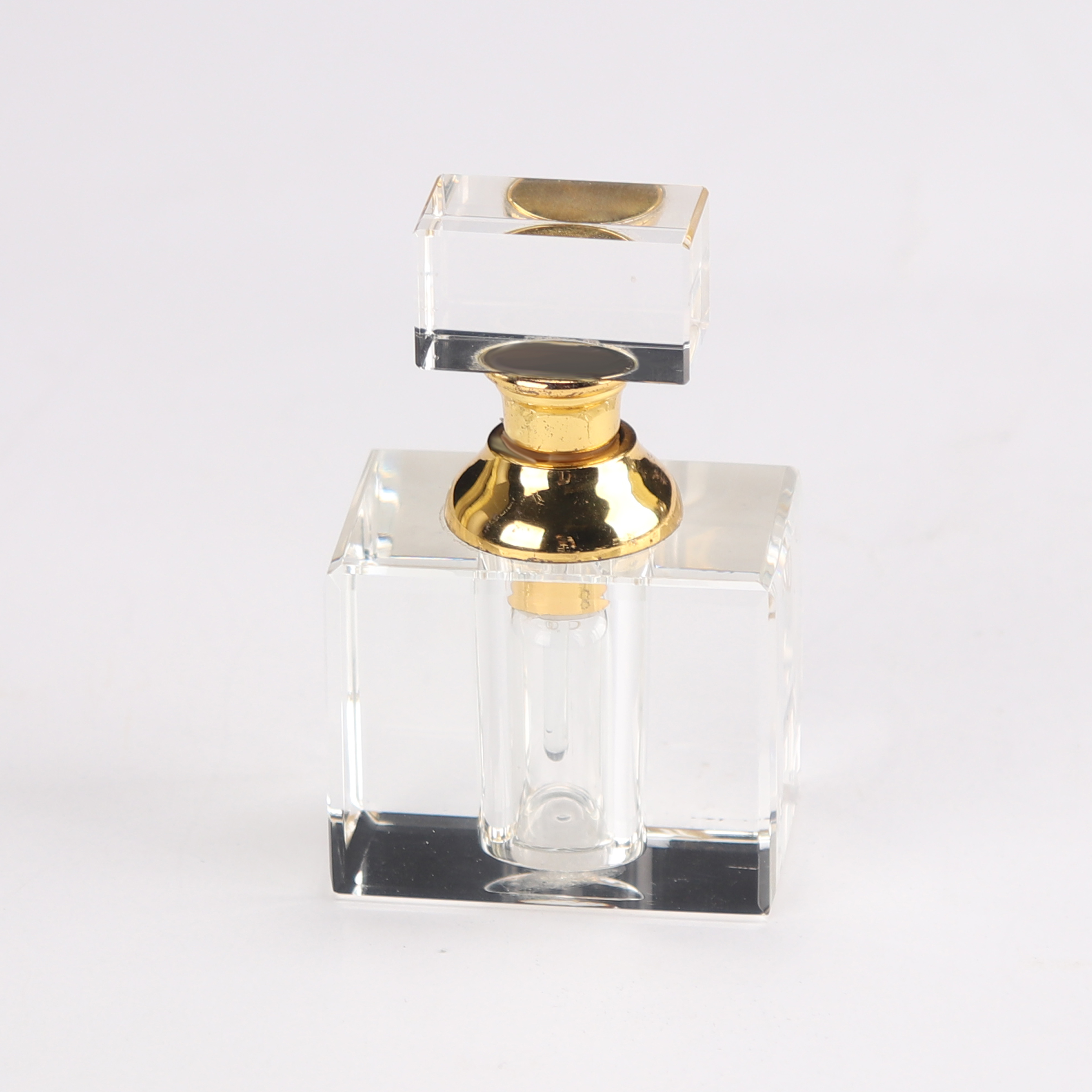 The latest design of gold crystal high-grade perfume bottle crystal perfume bottle essential oil bottle