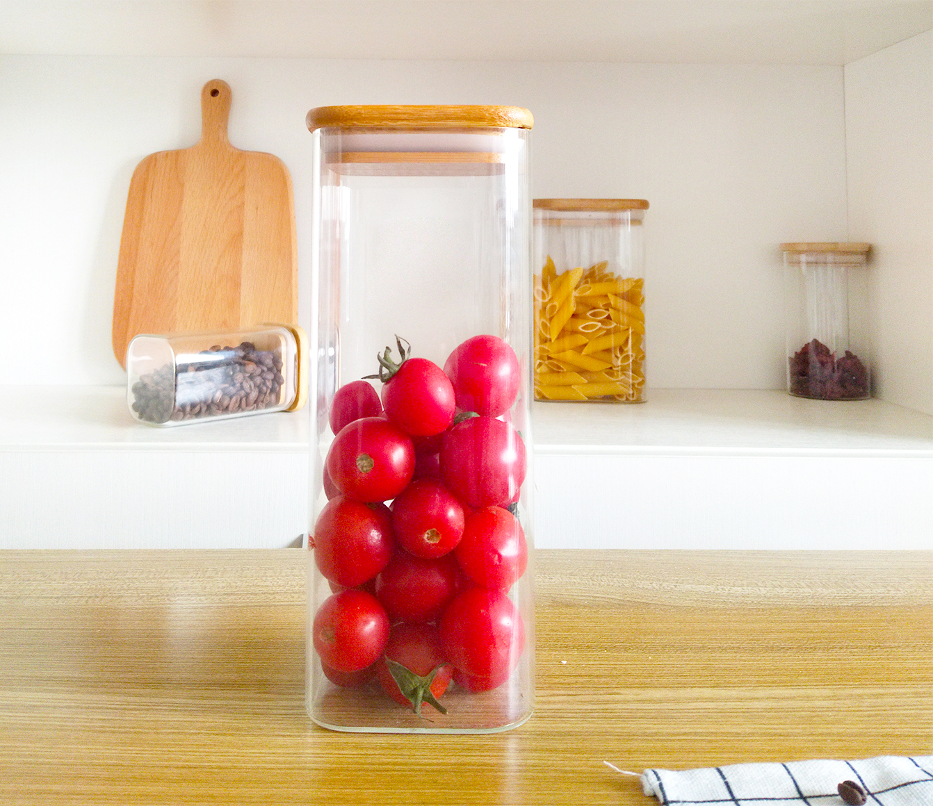 The square bamboo wood lid glass storage jar be used as a water cup