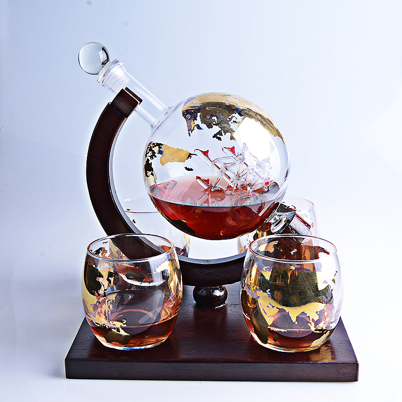 Thickened Gold Globe whiskey Decanter with Gold glasses