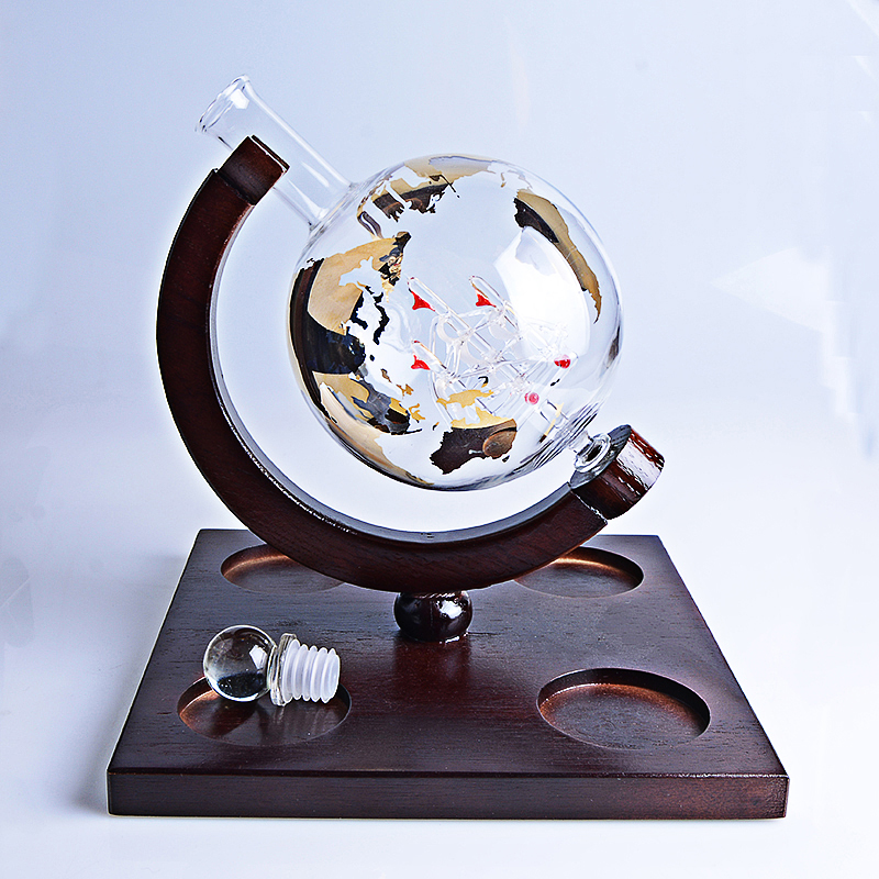 Thickened Gold Globe whiskey Decanter with Gold glasses