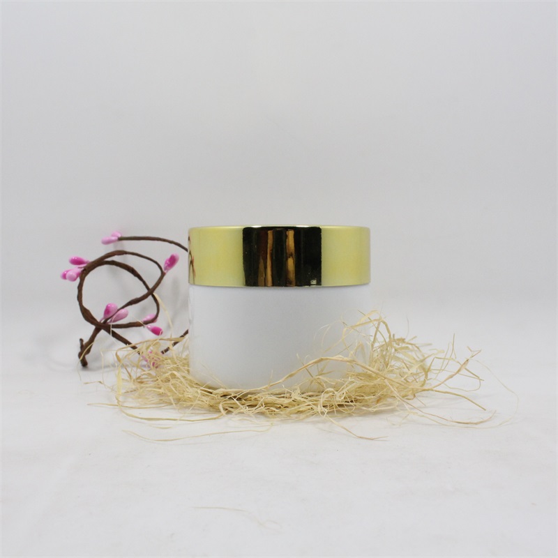 Top quality cosmetics packing porcelain cosmetic jar with gold lid cosmetic packaging