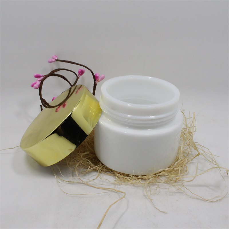 Top quality cosmetics packing porcelain cosmetic jar with gold lid cosmetic packaging