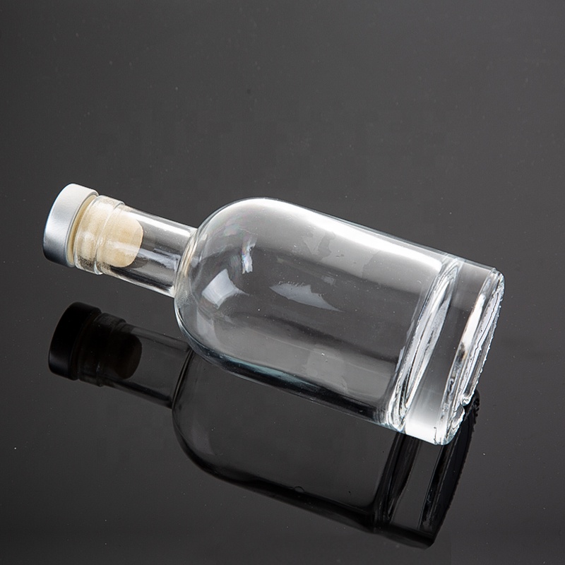 Transparent Thick Bottom Personalized Empty 500ml 1000ml Glass Vodka Bottle 750ml for Liquor with Stopper