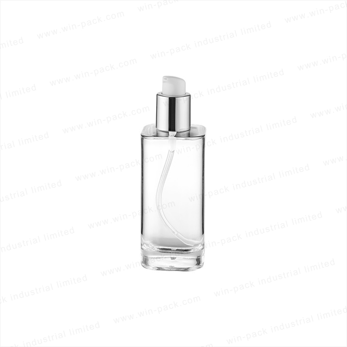 Transparent clear lotion bottle square shape 30ml 50ml with flat shoulder shiny silver pump and cover
