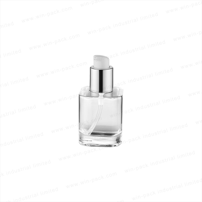 Transparent clear lotion bottle square shape 30ml 50ml with flat shoulder shiny silver pump and cover
