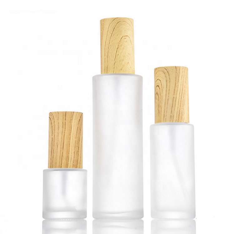 Transparent frosted glass spray bottle with bamboo lid