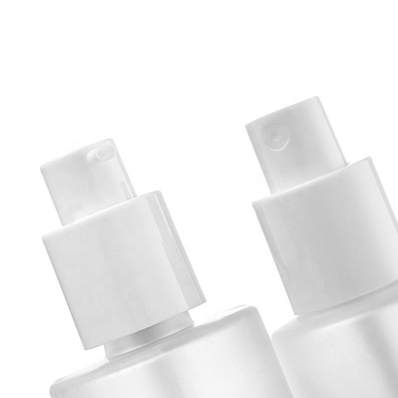 Transparent frosted glass spray bottle with bamboo lid