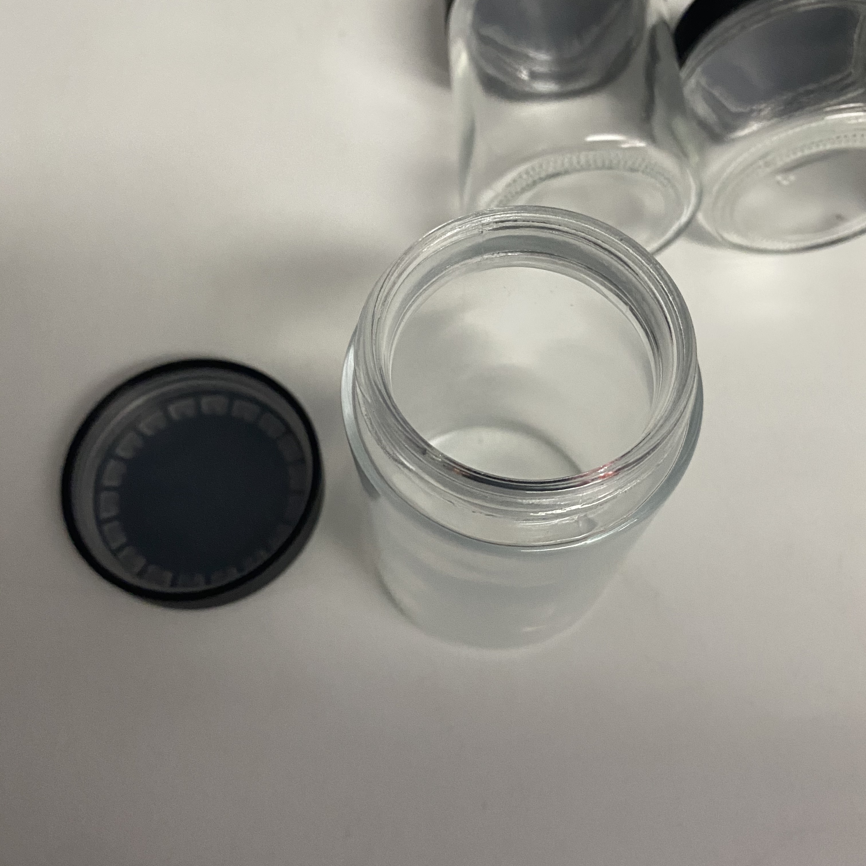 Transparent sealed glass storage tank for tobacco and herbs