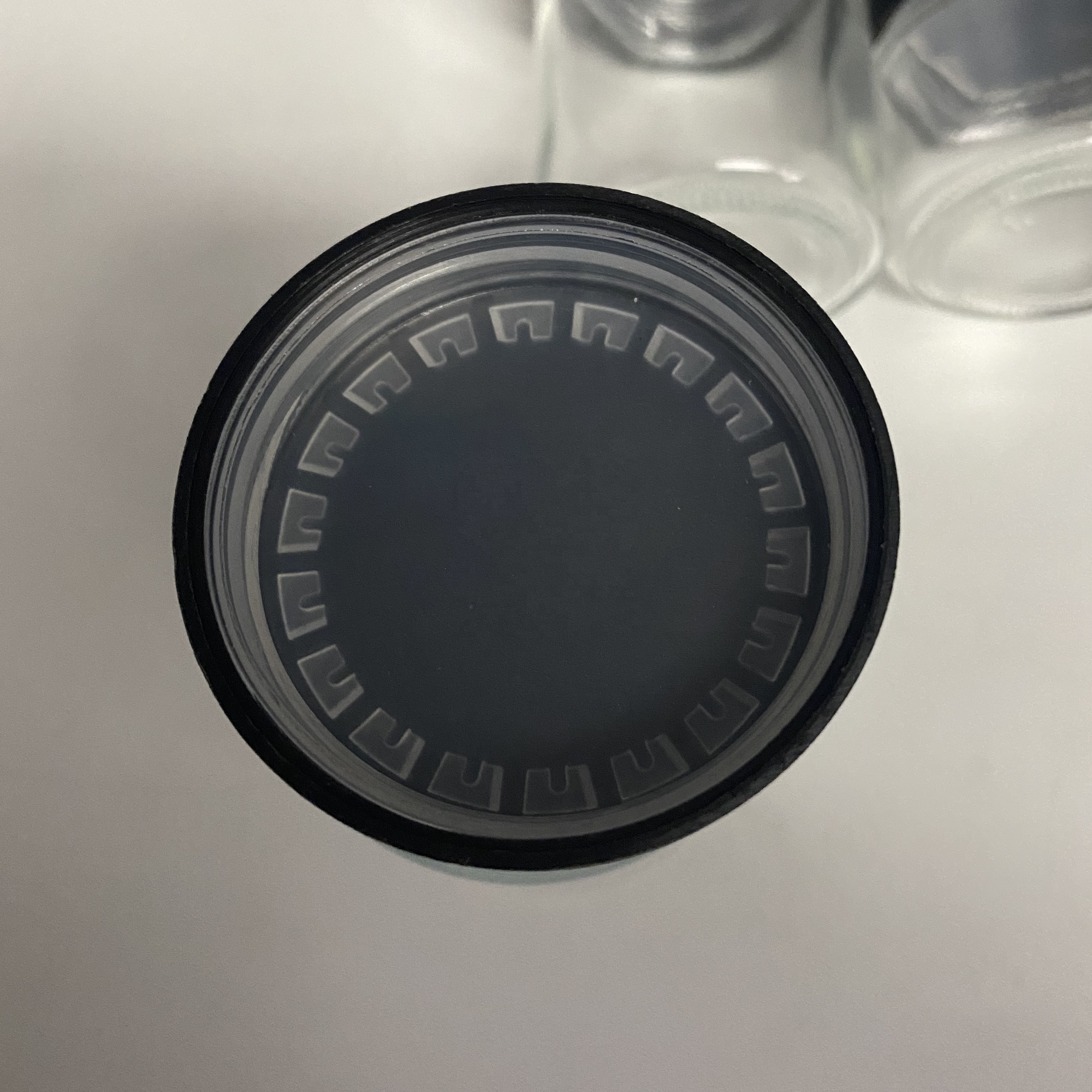 Transparent sealed glass storage tank for tobacco and herbs