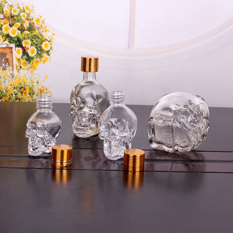Unique 15ml 30ml 50ml 100ml skull shape essential oil glass bottles with screw lid