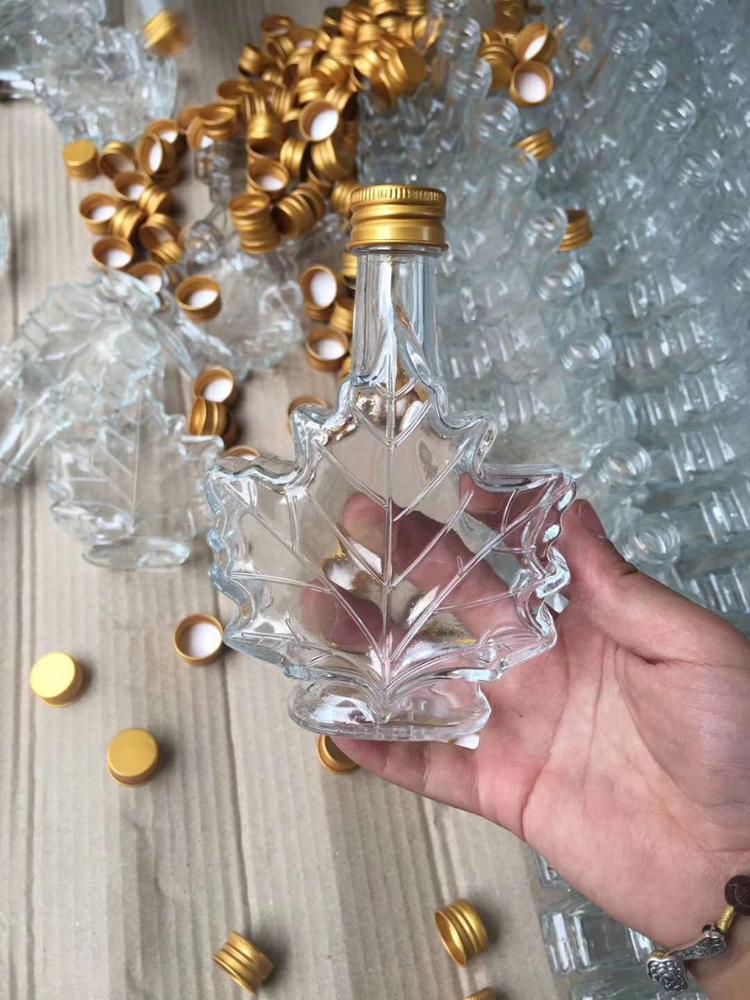 Unique 70ml 100ml Maple Leaf Shaped Glass Bottle Glass Beverage Bottle Dark Rum bottle with Screw Cap
