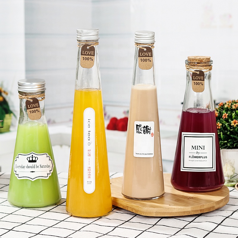 Unique Bulk Empty Elegant Cold Pressing Juice Fresh Juice Pyramid Glass Milk Tea Juice Bottle