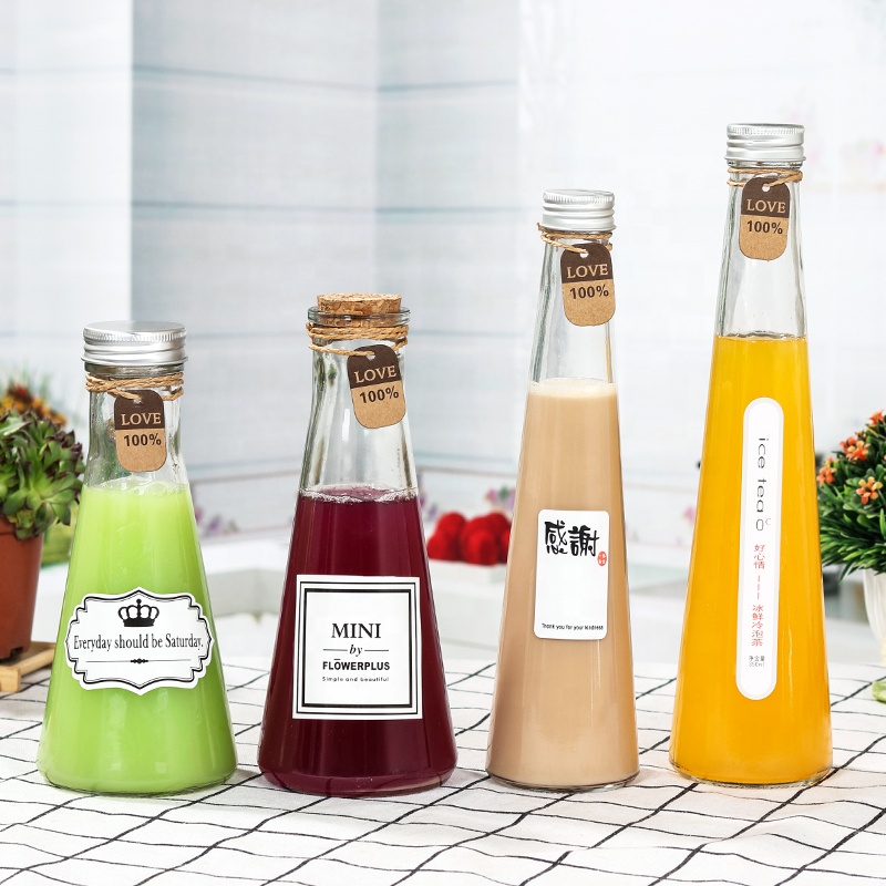 Unique Bulk Empty Elegant Cold Pressing Juice Fresh Juice Pyramid Glass Milk Tea Juice Bottle